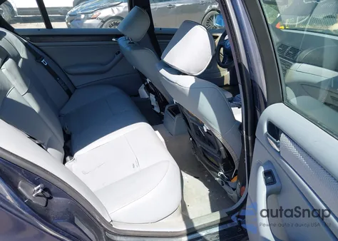 2005 BMW 330I из США, поврежденный, VIN WBAEV53445KM40671